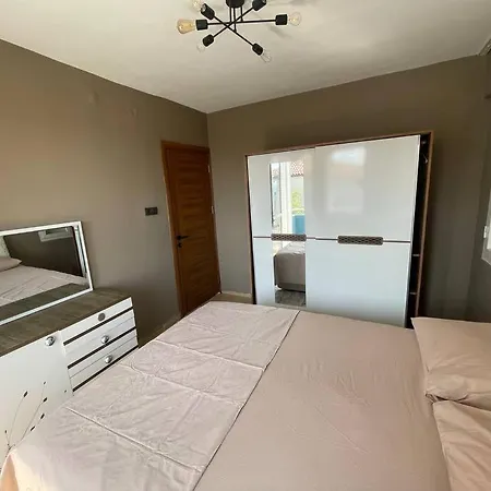 Merkezde Denize 5 Dakika Kusadasi