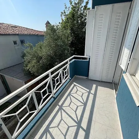 Merkezde Denize 5 Dakika Kusadasi