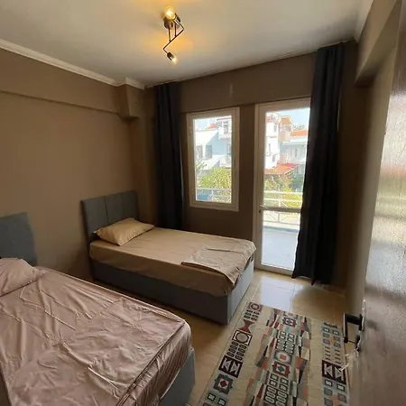 Merkezde Denize 5 Dakika Kusadasi